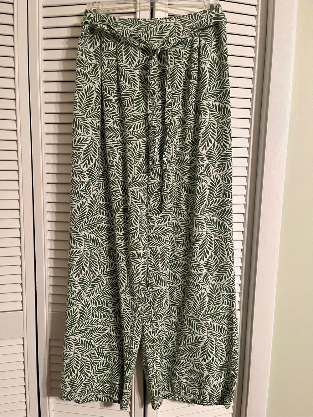 Wide Leg Leaf Print Pants in Green and White